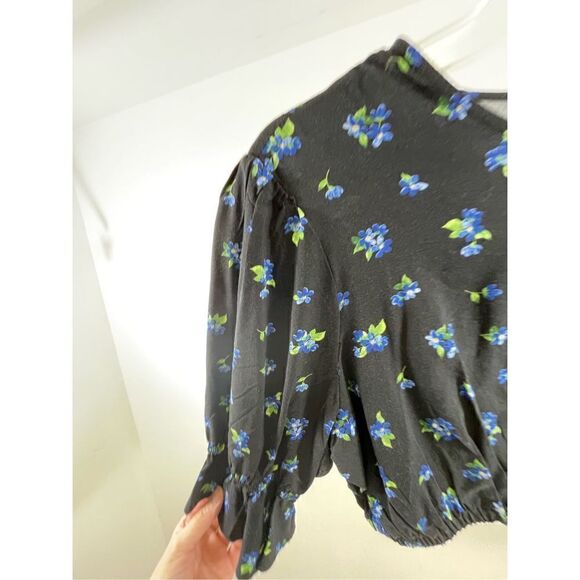 We Wore What NWOT Black Floral Crop Top Size L - Picture 3 of 8
